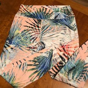 Fabletics High Waisted printed PowerHold 7/8 tropical